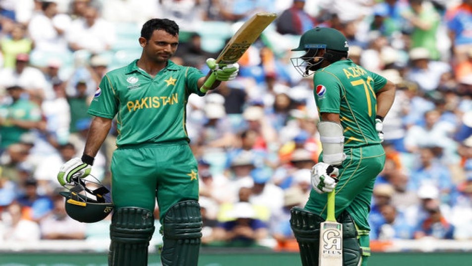 फखर ज़मान के पहले वनडे शतक और अज़हर अली के साथ हुई शानदार शतकीय साझेदारी की मदद से पाकिस्तान ने भारत के सामने 339 रनों का विशाल स्कोर खड़ा किया है. चैम्पियंस ट्रॉफी 2017 के फाइनल मुकाबले में पाकिस्तानी बल्लेबाज़ों ने टॉस हारकर बेहतरीन बल्लेबाज़ी करते हुए भारत के सामने विशाल लक्ष्य खड़ा किया.