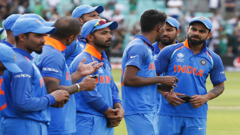 भारतीय कप्तान विराट कोहली ने पाकिस्तान के जुनून और जज्बे को सलाम करते हुए स्वीकार किया कि उनकी टीम ने आईसीसी चैंपियन्स ट्रॉफी फाइनल में छोटी-छोटी गलतियां की जो कि आखिर में उन्हें भारी पड़ी.