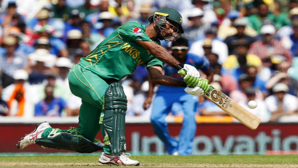 पाकिस्तान द्वारा रखे गए 339 रनों के लक्ष्य के दबाव में भारत का मजबूत और गहरा बल्लेबाजी क्रम ताश के पत्तों की तरह ढह गया और पूरी टीम 30.3 ओवरों में महज 158 रनों पर सिमट गई.