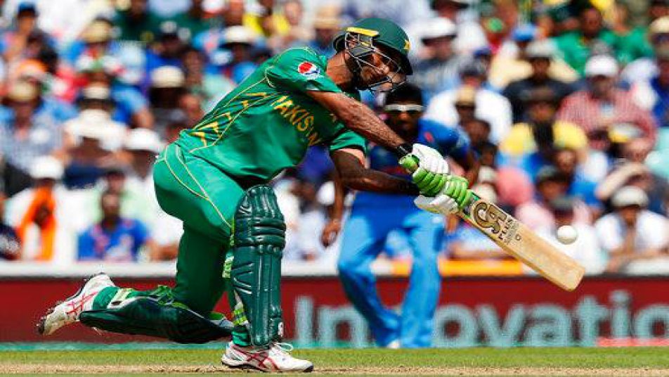 पाकिस्तान द्वारा रखे गए 339 रनों के दबाव में भारत का मजबूत और गहरा बल्लेबाजी क्रम तश के पत्तों की तरह ढह गया और पूरी टीम 30.3 ओवरों में महज 158 रनों पर सिमट गई.