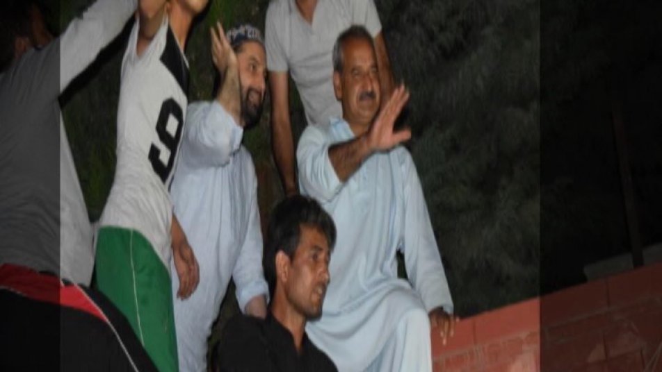 भारतीय टीम की इस हार के बाद जहां देशभर में क्रिकेट फैंस निराश हैं, वहीं देश के कुछ अलगाववादी इस हार का जश्न मना रहे हैं.