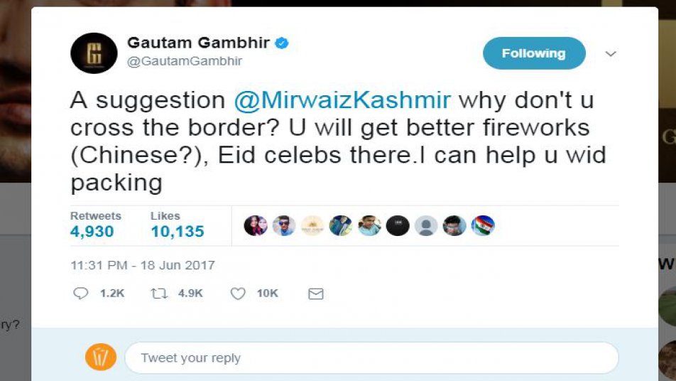 इस ट्वीट के जवाब में गौतम गंभीर ने लिखा, 'आपके लिए एक सुझाव है. आप बॉर्डर पार क्यों नहीं चले जाते? वहां आपको बेहतर पटाखे (चाइनीज?) और ईद का जश्न मिलेगा. मैं आपकी पैकिंग में मदद कर सकता हूं.'