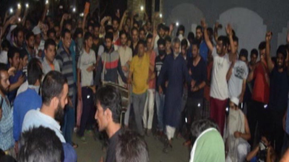 भारत की हार के बाद जम्मू-कश्मीर के श्रीनगर में कुछ अलगाववादियों ने पाकिस्तान की जीत का जश्न मनाया.