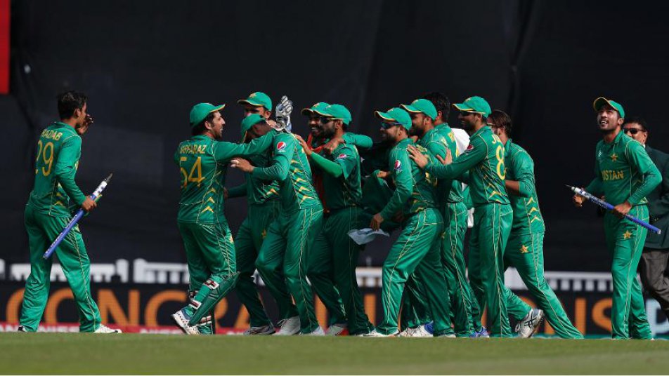 पाकिस्तान द्वारा रखे गए 339 रनों के लक्ष्य के दबाव में भारत का मजबूत और गहरा बल्लेबाजी क्रम ताश के पत्तों की तरह ढह गया और पूरी टीम 30.3 ओवरों में महज 158 रनों पर सिमट गई.