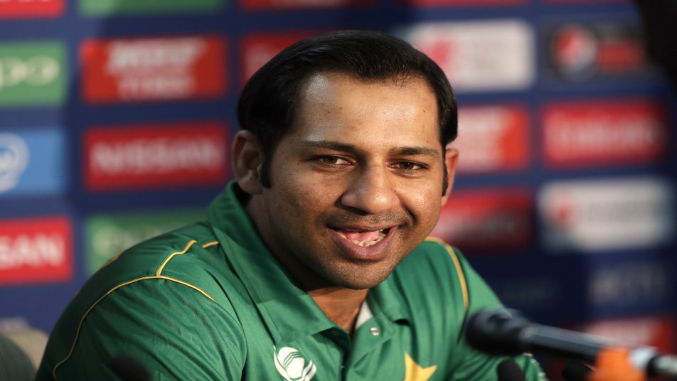 पाकिस्तान क्रिकेट बोर्ड (पीसीबी) के एक वरिष्ठ अधिकारी ने कहा कि जब चेयरमैन शहरयार खान और कार्यकारी समिति के प्रमुख नजम सेठी चैम्पियंस ट्रॉफी के लिए लंदन में थे, तो सैद्धांतिक रूप से सरफराज को टेस्ट कप्तान बनाने का फैसला किया गया. 