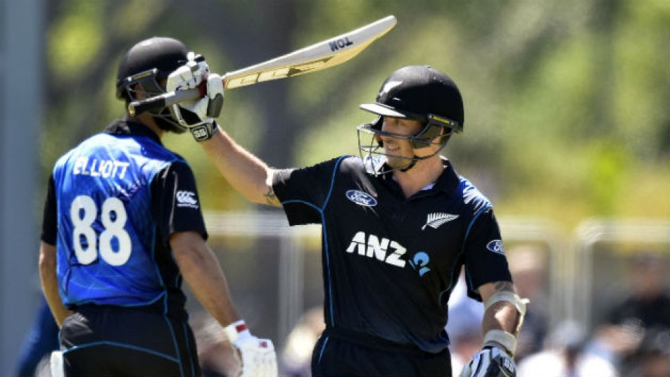 रौंची ने 2008 से 2009 के बीच ऑस्ट्रेलिया क्रिकेट टीम के लिए चार वनडे और तीन टी-20 मैच खेले थे, लेकिन 2013 में वह अपने गृहनगर न्यूजीलैंड लौट आए. 