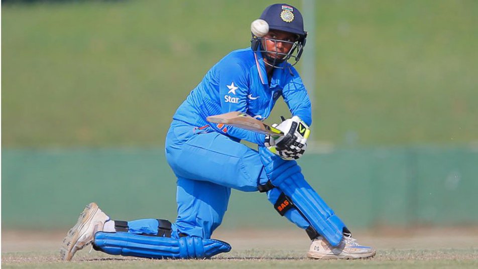 महिला क्रिकेट के इतिहास में ये व्यक्तिगत तीसरा सबसे बड़ा स्कोर है. उनके अलावा इससे पहले दीप्ती शर्मा(188 रन) और बेलिंडा क्लार्क(229 रन) इस लिस्ट में टॉप पर हैं.