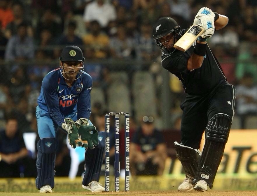 INDvsNZ: नहीं काम आया कप्तान कोहली का शतक, पहले वनडे मैच में न्यूजीलैंड ने भारत को 6 विकेट से हराया