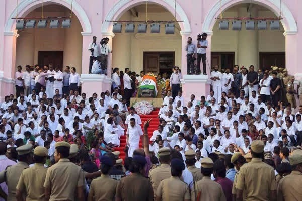 सचिन समेत कई बड़े क्रिकेटर्स ने दी जयललिता को श्रद्धांजलि