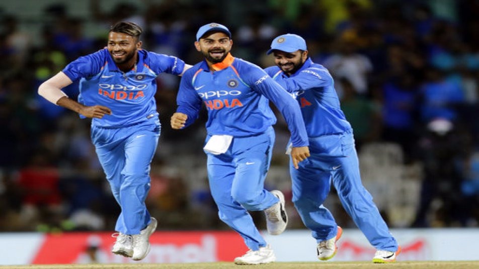 बारिश की बाधा के बावजूद टीम इंडिया ने पहले वनडे मुकाबले में ऑस्ट्रेलिया को 26 रनों से हराकर सीरीज़ में 1-0 की बढ़त बना ली है.