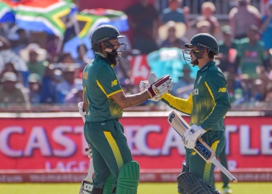 de kock amla lead proteas to thumping win SAvsBAN: अमला और क्विंटन डिकॉक की शतकीय पारी से साउथ अफ्रीका ने बांग्लादेश पर दर्ज की बड़ी जीत