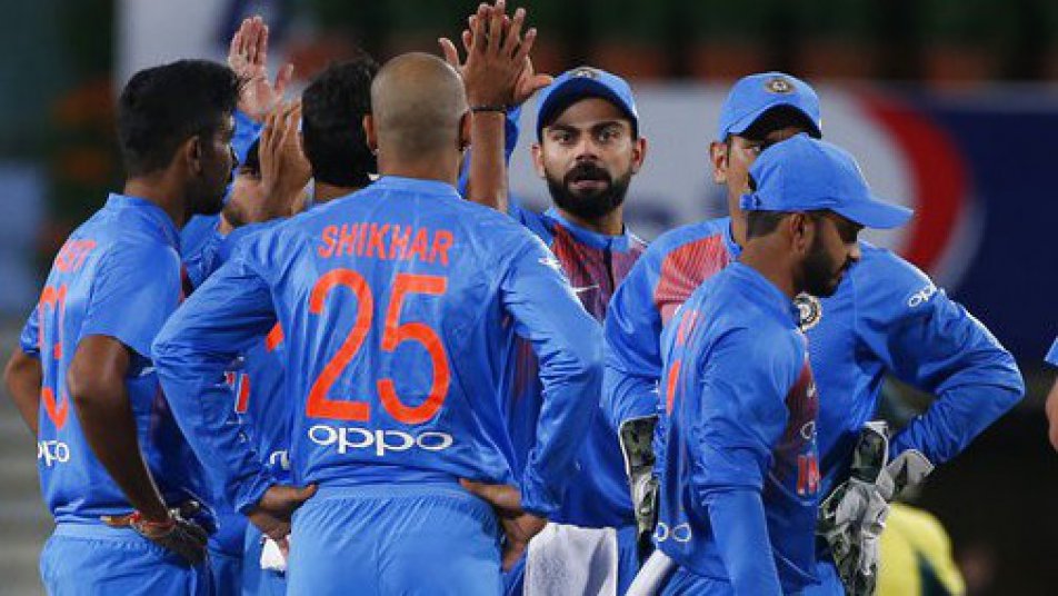 indvsaus india need 48 runs in 6 overs to win the match 12439 INDvsAUS: बारिश से बाधित पहले टी-20 मैच में 118 रनों पर रुकी ऑस्ट्रेलिया की पारी