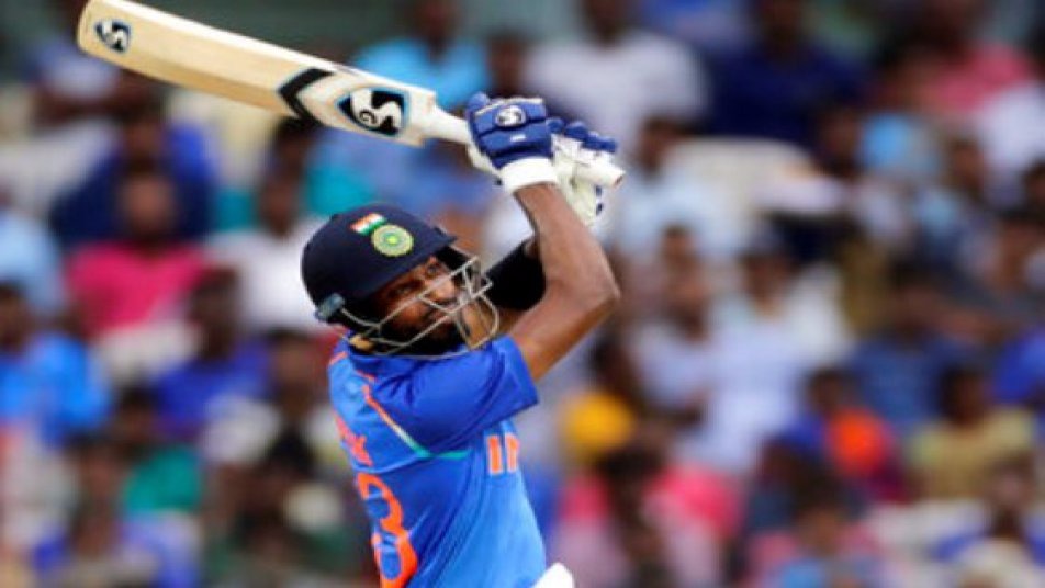 मैच के 37वें ओवर में हार्दिक ने एडम जुम्पा के ओवर में एक चौके के बाद लगातार 3 छक्के जड़े. इस ओवर से 24 रन मिले. इस पर हार्दिक ने कहा कि 'मेरे दूसरे एंड पर माही भाई थे जिससे मुझे उसे समझने में मदद मिल रही थी.'