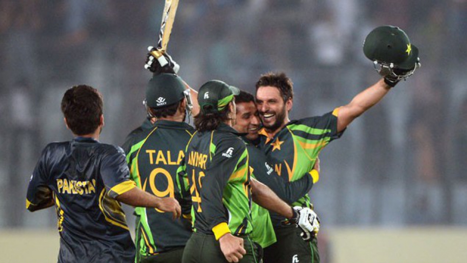 history of the day shahid afridi hits the fastest odi century only in 37 balls 12389 आज के दिन बना था 17 साल तक टिके रहने वाला 'RECORD शतक'