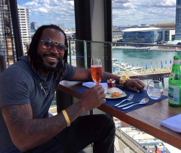 chris gayle wins defamation case against australian publisher महिला थैरेपिस्ट के सामने 'न्यूड' हुए थे क्रिस गेल? क्रिकेटर ने जीता मानहानि का केस