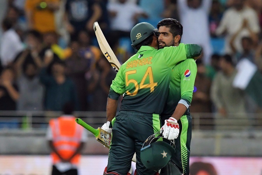 babar shadab stand propels pakistan to 219 बाबर आजम के शतक से पाकिस्तान ने श्रीलंका को दिया 220 रनों का लक्ष्य