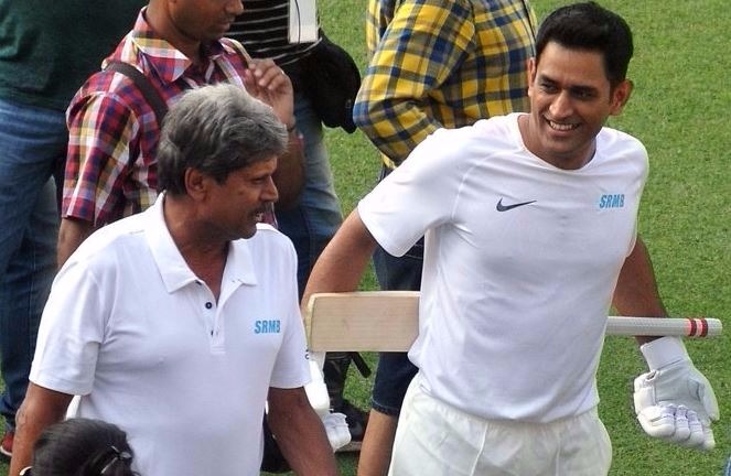 सचिन तेंदुलकर से तुलना करते हुए कपिल देव ने किया धोनी का बचाव