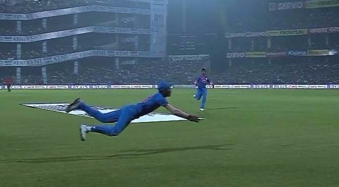 when pandya turned into an on field superman ...जब मैदान पर हार्दिक पांड्या बने 'सुपरमैन'