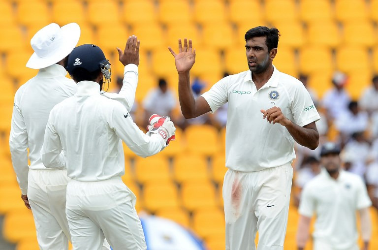 india vs sri lanka test series r ashwin fastest 300 test wicket IND vs SL: अनोखे रिकॉर्ड के लिए मैदान पर उतरेंगे अश्विन