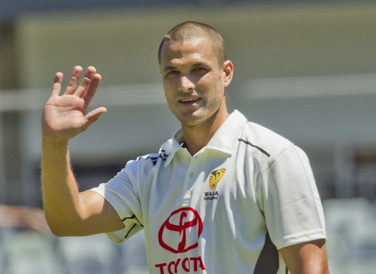 एशेज: इंग्लैंड के बाद अब ऑस्ट्रेलिया का लगा झटका, कूल्टर-नाइल हुए बाहर