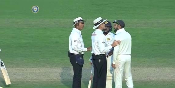 WATCH: पहले टेस्ट में निरोशन डिकवेला पर भड़के कप्तान कोहली, मैदानी अंपायर ने किया बीच-बचाव