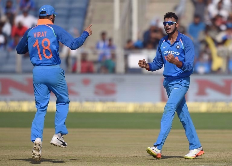 axar patel india vs new zealand 2nd t 20 ravi shahstri अक्षर पटेल ने कहा- गेंदबाजी को लेकर रवि शास्त्री से बात नहीं करता