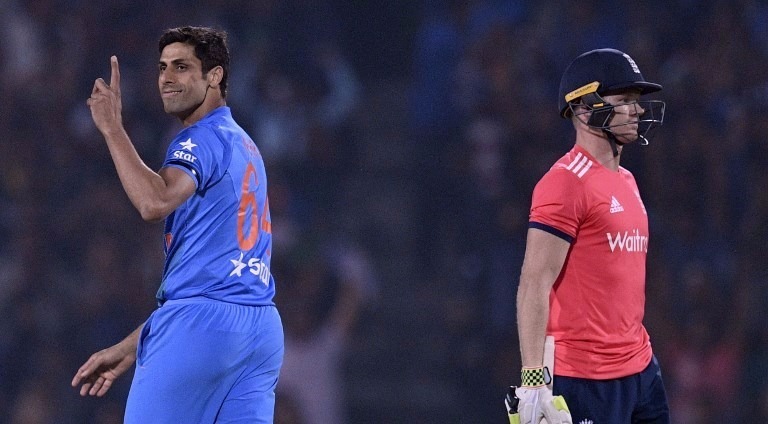 kapil dev wishes ashish nehra ahead of farewell match आखिरी मैच से पहले कपिल देव ने नेहरा को दी शुभकामनाएं