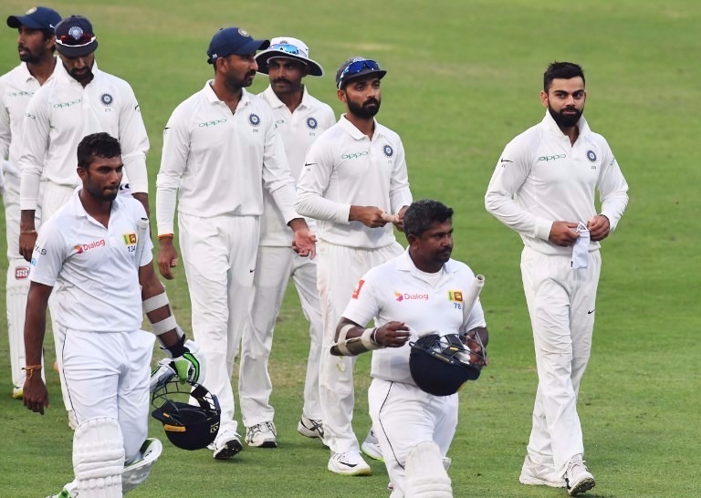 bad light rescues sri lanka tottering kolkata test ends in draw INDvsSL: खराब रोशनी ने लगाया टीम इंडिया की जीत की उम्मीद पर ग्रहण
