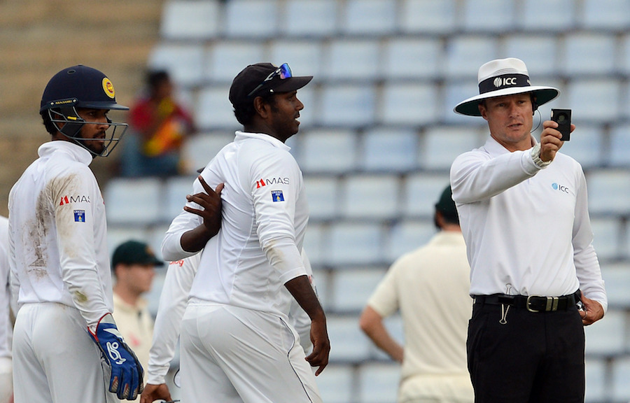 ind vs sl umpire richard kettleborough out for the day IND vs SL: तीसरे दिन की शुरुआत बदले हुए अंपायर के साथ हुई