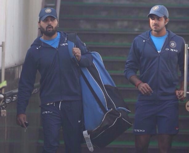 murali vijay practises with tennis balls ahead of kotla test तीसरे टेस्ट पहले मुरली विजय ने टेनिस गेंद से किया अभ्यास