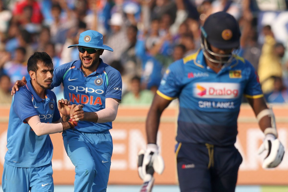 india vs sri lanka 3rd one day inning report kuldeep and chahal show at visakhapatnam sri lanka all out on 215 IND vs SL विशाखापट्टनम वनडे: 215 पर बंधा श्रीलंका का पुलिंदा