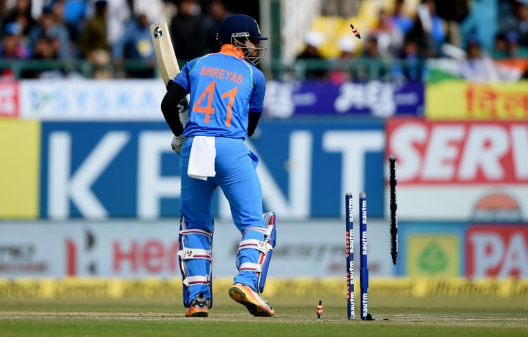 धर्मशाला में ऐसे गिरे विकेट कि टीम इंडिया के नाम दर्ज हो गया सबसे शर्मनाक रिकॉर्ड india vs sri lanka dharamsala one day dharamsala the worst aggregate by indias top five धर्मशाला में ऐसे गिरे विकेट कि टीम इंडिया के नाम दर्ज हो गया सबसे शर्मनाक रिकॉर्ड