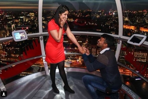 mayank aggrawal proposes his girlfriend on london eye सात समंदर पार 'हवा' में मयंक अग्रवाल ने किया अपने प्यार का इजहार, तस्वीरें हुई वायरल