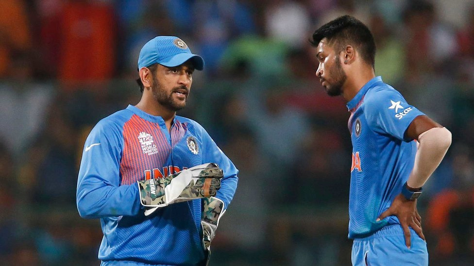 पांड्या का खुलासा - पहले मैच में ही कप्तान धोनी ने बदला करियर ms dhoni hardik pandya t20i debut team india cricket पांड्या का खुलासा - पहले मैच में ही कप्तान धोनी ने बदला करियर