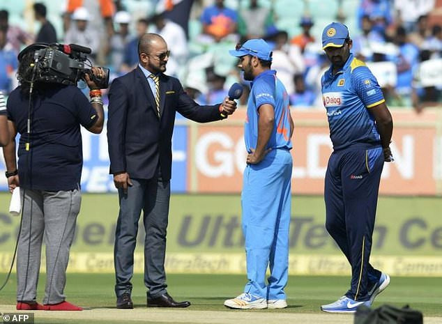 1st t20i sri lanka tour of india at cuttack sri lanka won the toss and elected to bowl first IND vs SL 1st T20: श्रीलंका ने टॉस जीता, पहले गेंदबाजी का फैसला