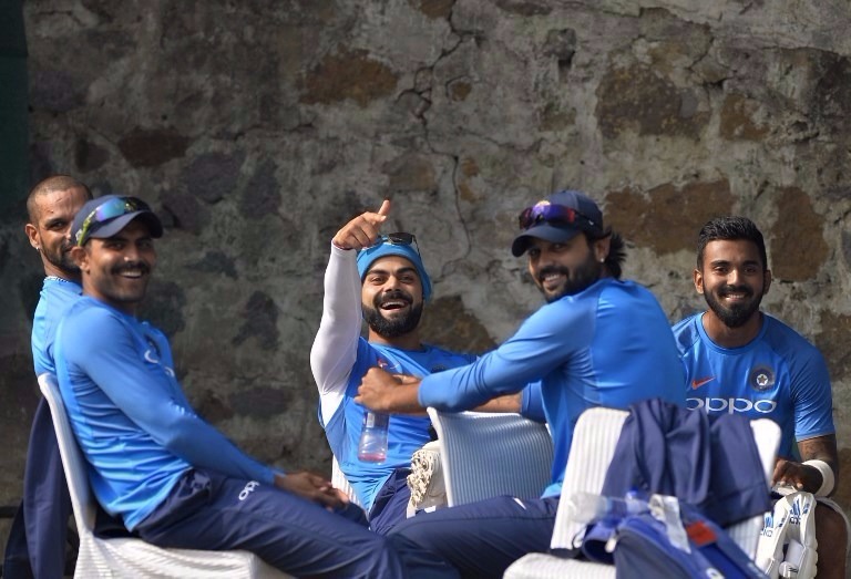 INDvsSL: आखिरी टेस्ट मैच में विराट के घर में श्रीलंका से भिड़ेगी टीम इंडिया INDvsSL: आखिरी टेस्ट मैच में विराट के घर में श्रीलंका से भिड़ेगी टीम इंडिया