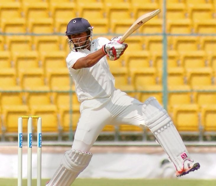 ganesh wankhade shine as vidarbha ahead by 79 runs रणजी ट्रॉफी: गणेश सतीश के शतक से संभला विदर्भ