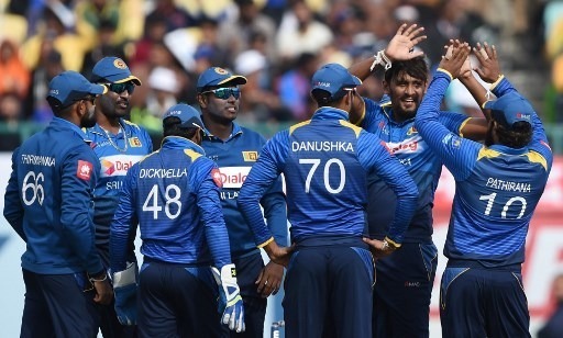 sri lanka bowl out india for 112 in odi series opener INDvsSL: लकमल की गेंदबाज़ी के आगे 112 रनों पर ढेर हुई भारतीय टीम