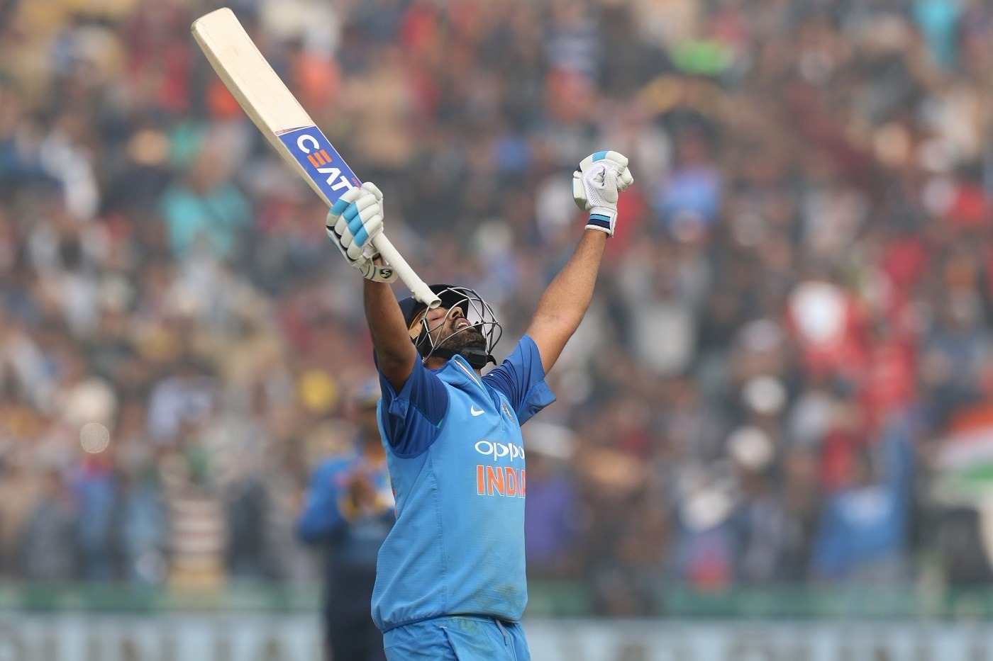 indvssl rohit sharma made new record in t20 cricket INDvsSL: 17 रन बनाकर भी रोहित के नाम दर्ज हुआ टी-20 में नया रिकॉर्ड