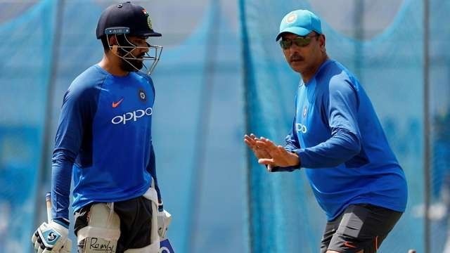 ravi shastri taunts on sri lankan cricket team धर्मशाला पहुंचते ही कोच रवि शास्त्री ने कुछ इस अंदाज़ में श्रीलंकाई टीम का उड़ाया मजाक़