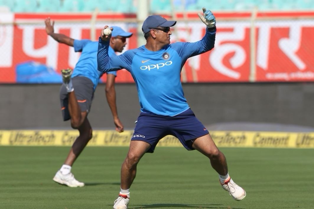 धोनी और बाराबती मैदान की पिच बना आकर्षण का केन्द्र
