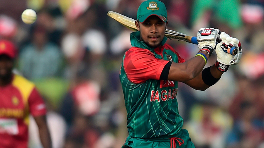 banglades sabbir rahman faces possible punishment for assaulting fan बीच मैच के दौरान अंपायर से मांगी इजाजत और जा कर फैन की पिटाई कर दी