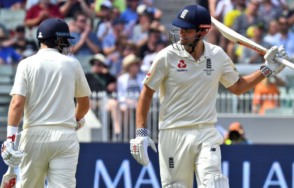 ashes alastair cook makes century on day 2 at the mcg ASHES: कुक की नाबाद शतकीय पारी से इंग्लैंड मजबूत