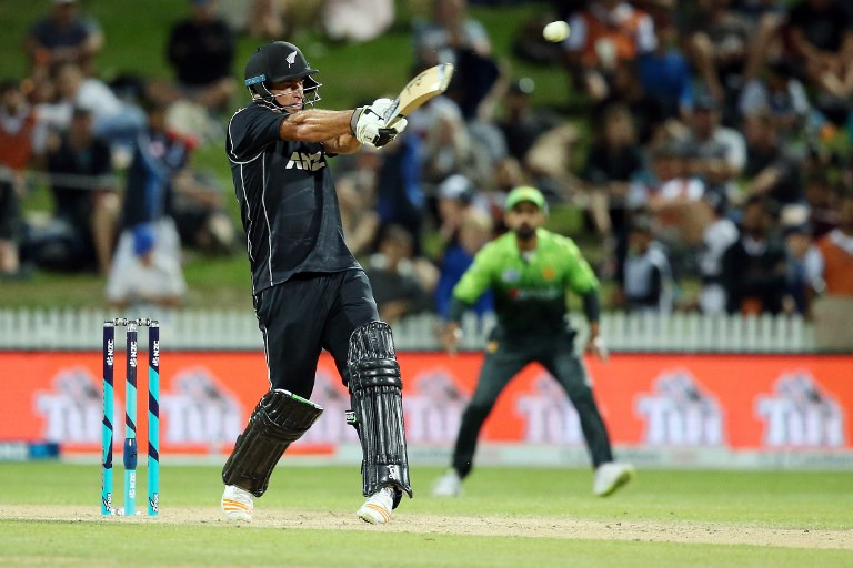 new zealand vs pakistan 4t one day match report हेमिल्टन वनडे: पाकिस्तान की मुट्ठी से जीत छीन ले गए ग्रैंडहोम