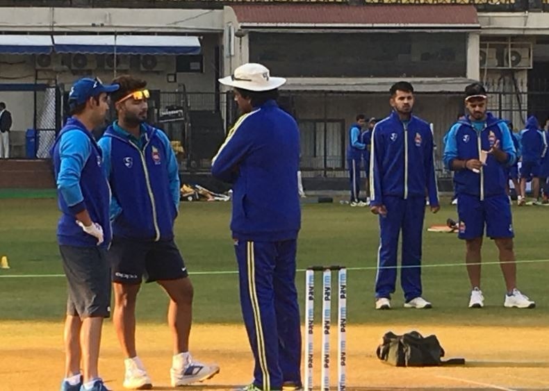 दिल्ली क्रिकेट टीम के विमान में तकनीकी खराबी की वजह से अचानक रोका गया टेकऑफ