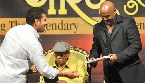 vinod kambli back on cricket field due to sachin tebdulkar तेंदुलकर के कारण फिर से क्रिकट मैदान पर लौटे कांबली