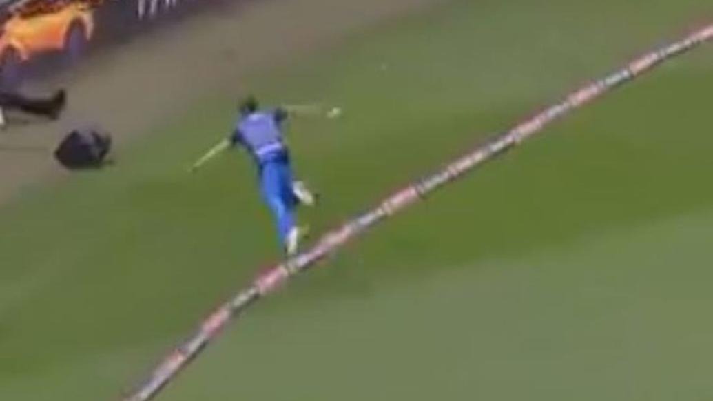 BBL: एक ऐसा कैच जिसे लपक कर फील्डर को भी नहीं हुआ यकीन