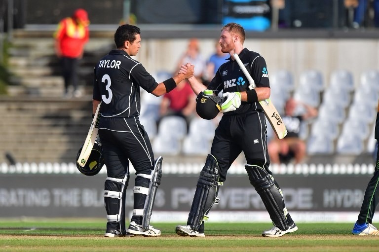 nzvspak new zealand beat pakistan by 8 wicket in 2nd odi NZvsPAK: अच्छे प्रर्दशन के बावजूद पाकिस्तान को मिली हार