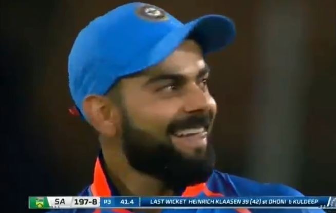 virat kohli caught sledging his former teammate WATCH: इस दक्षिण अफ्रीकी खिलाड़ी के साथ स्लेजिंग करते दिखे विराट कोहली