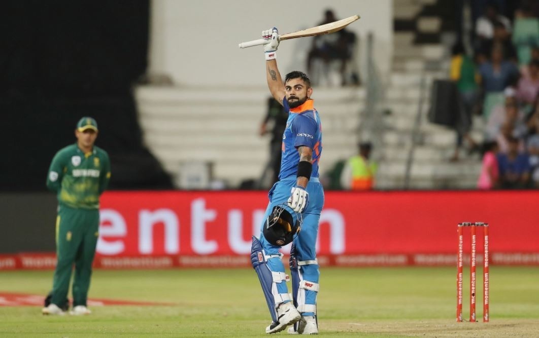 पहले मैच में शतक जड़ कोहली ने की गांगुली के रिकॉर्ड की बराबरी